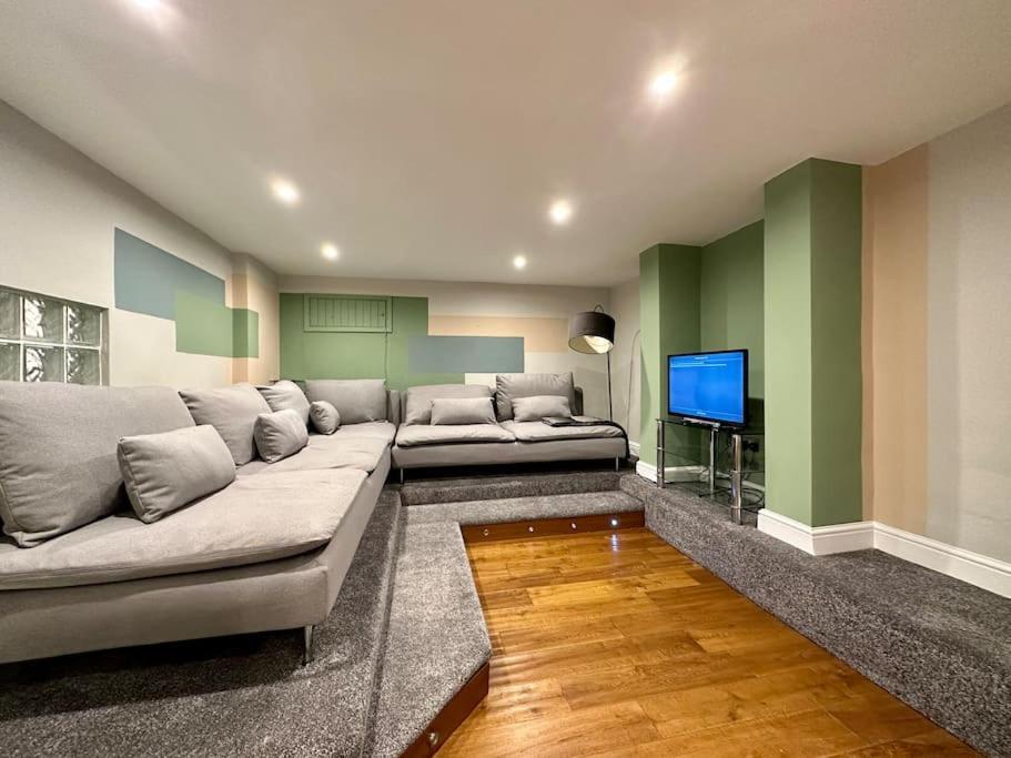 Stunning 5 Bed House In Chapel Allerton, Sleeps 9 Leeds  Kültér fotó