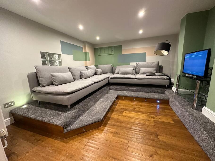 Stunning 5 Bed House In Chapel Allerton, Sleeps 9 Leeds  Kültér fotó