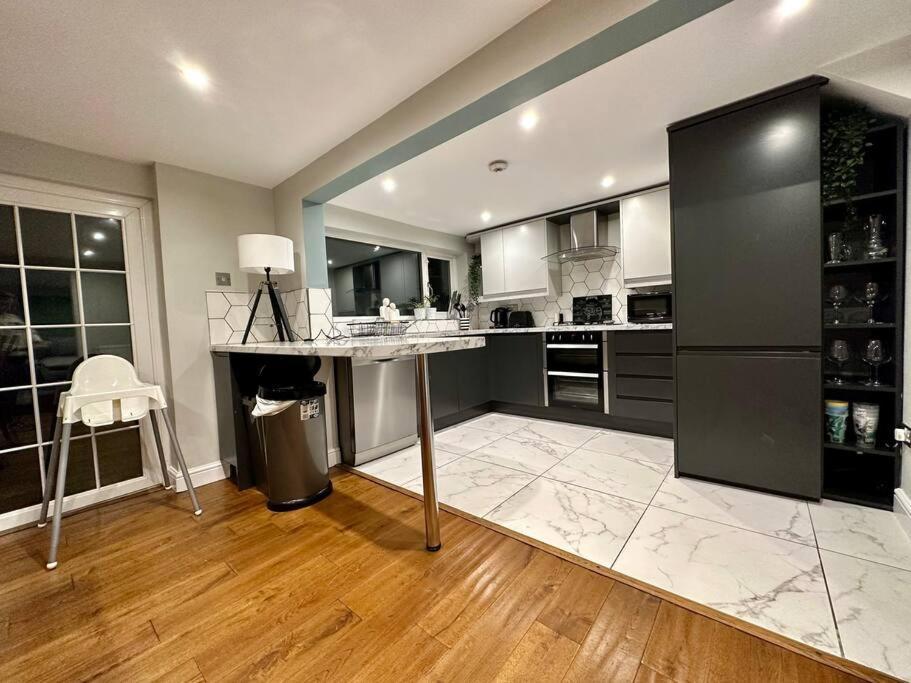 Stunning 5 Bed House In Chapel Allerton, Sleeps 9 Leeds  Kültér fotó
