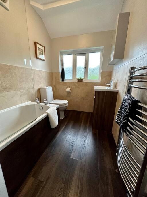 Stunning 5 Bed House In Chapel Allerton, Sleeps 9 Leeds  Kültér fotó
