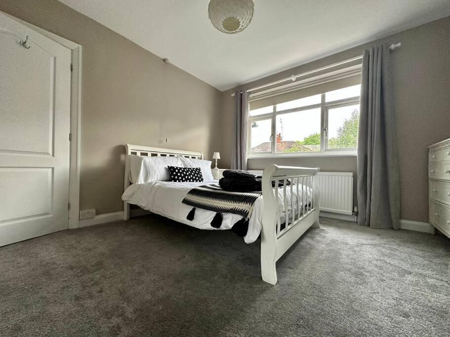 Stunning 5 Bed House In Chapel Allerton, Sleeps 9 Leeds  Kültér fotó